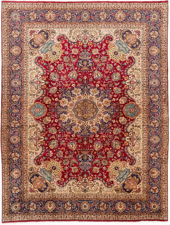 Carpet, Tabriz, ca 390 x 295 cm.