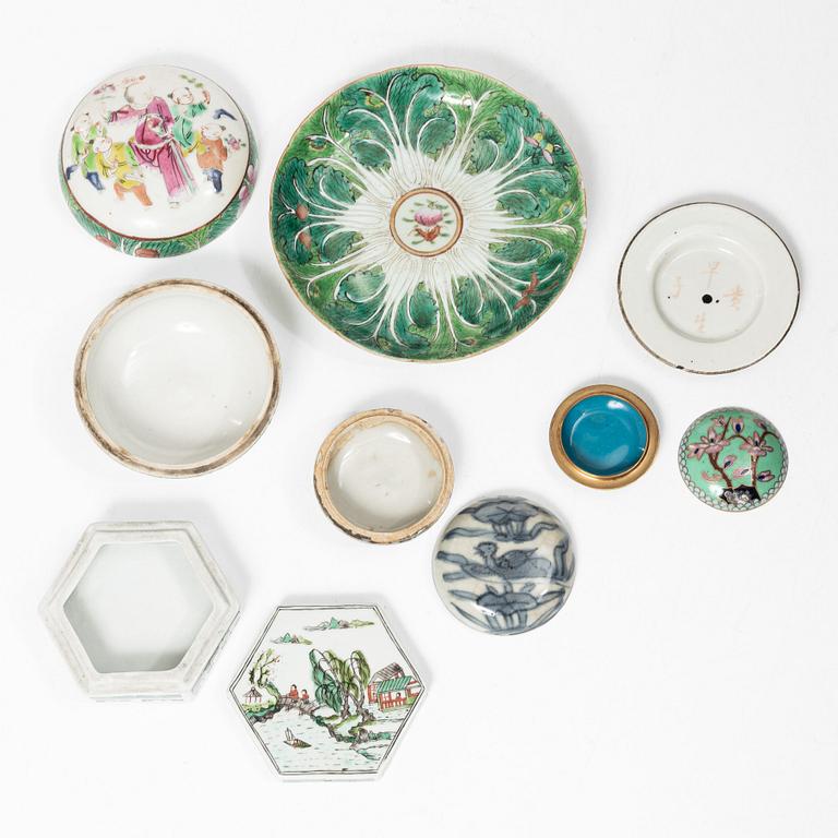 Four Chinese boxes with covers and a dish, porcelain and cloisonné, Ming and late Qing also 20th century.
