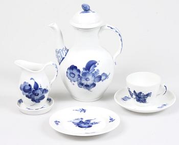 KAFFESERVIS, 27 delar, porslin, "Blå blomst", Kongl Dansk.