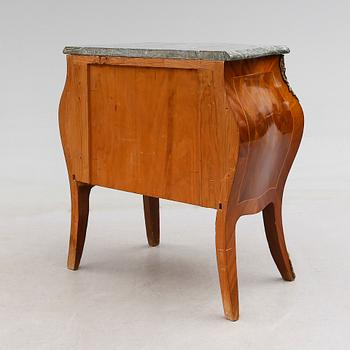 BYRÅ, rokokostil, 1900-talets mitt.