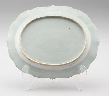 STEKFAT, porslin, Kina, Qianlong 1736-1795.