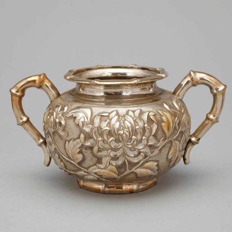TESERVIS, 3 delar. Silver, Luenwo, Shanghai, Kina 1900-talets första hälft. Tot ca 1000 gram.