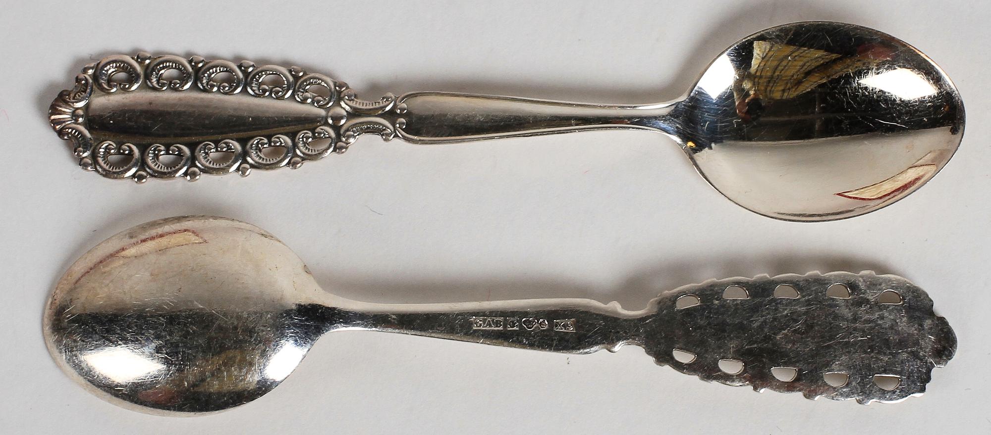 PARTI SILVERBESTICK, 32 delar, 1859-1972. Ca 610 g.
