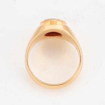 Vapenring, 18k guld och skuren karneol, för grevliga ätten von Rosen (nr. 85).