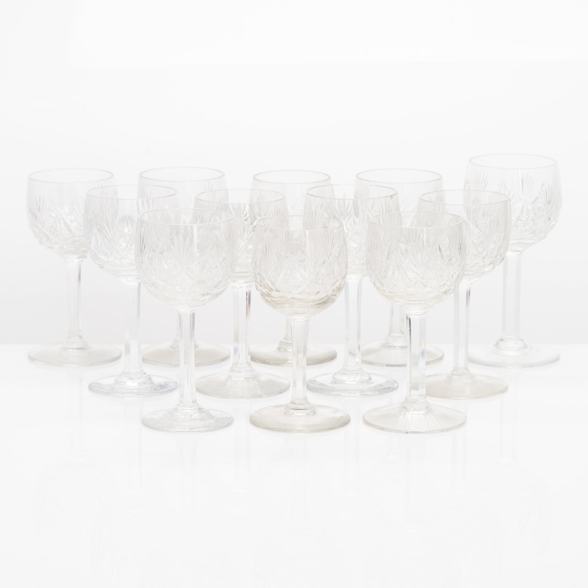 Glasservis, 110 delar, Riihimäen Lasi, Leo-, Yrjö- och Aino-serie, 1900-talets mitt och senare hälft.