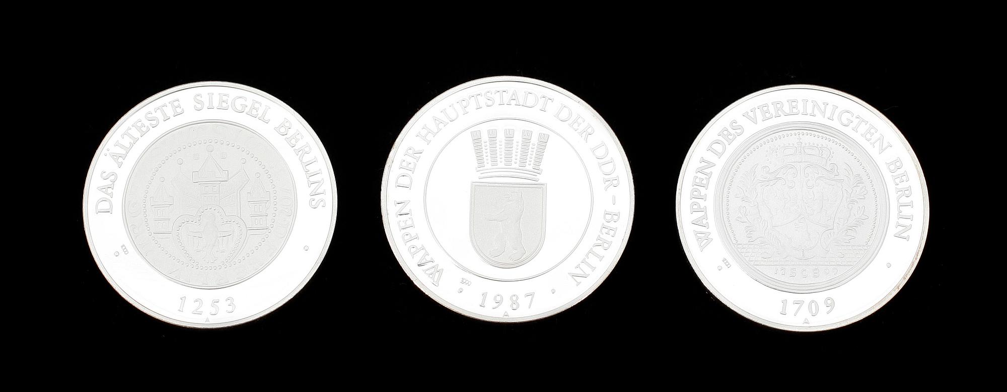 MEDALJER, 4 st, silver, 1900-tal. Tot vikt ca 410 gram.