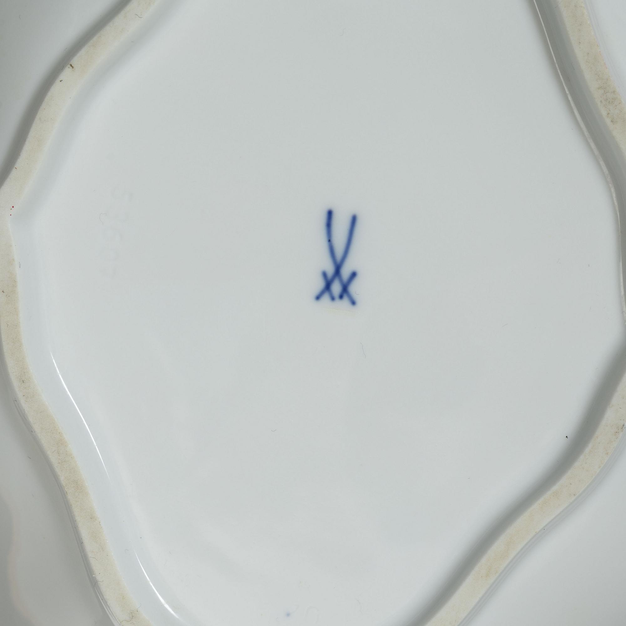 Meissen, a set of nineteen porcelain parts, 'Zwiebelmuster/Blue Onion', Germany.