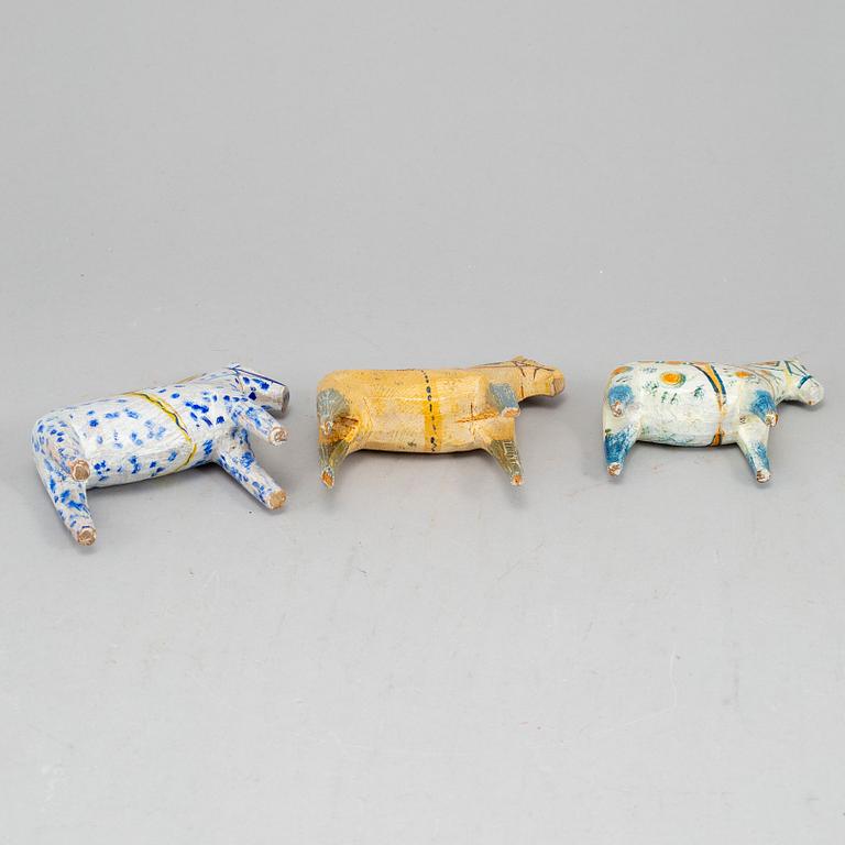 Five painted dalahästar, early 20th century.