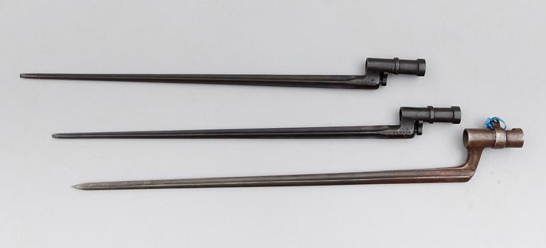 BAJONETTER, 3 st, järn.