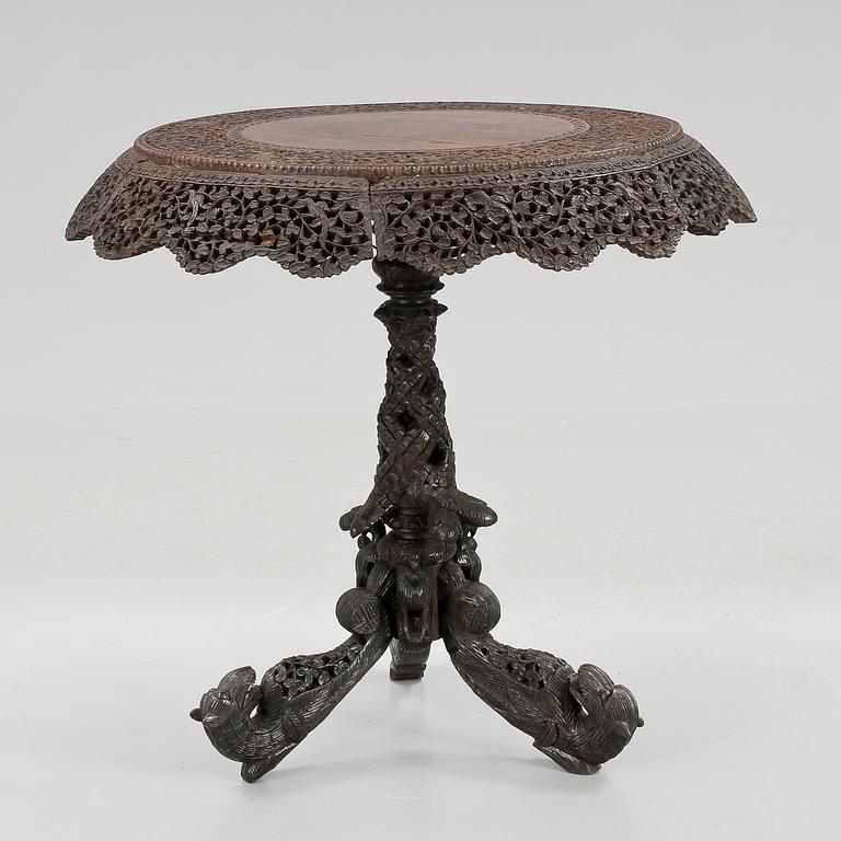 BORD, orientaliskt, 1800-tal.