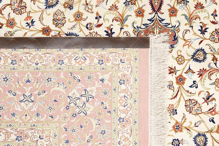 A silk Qum carpet, ca 295 x 195 cm.