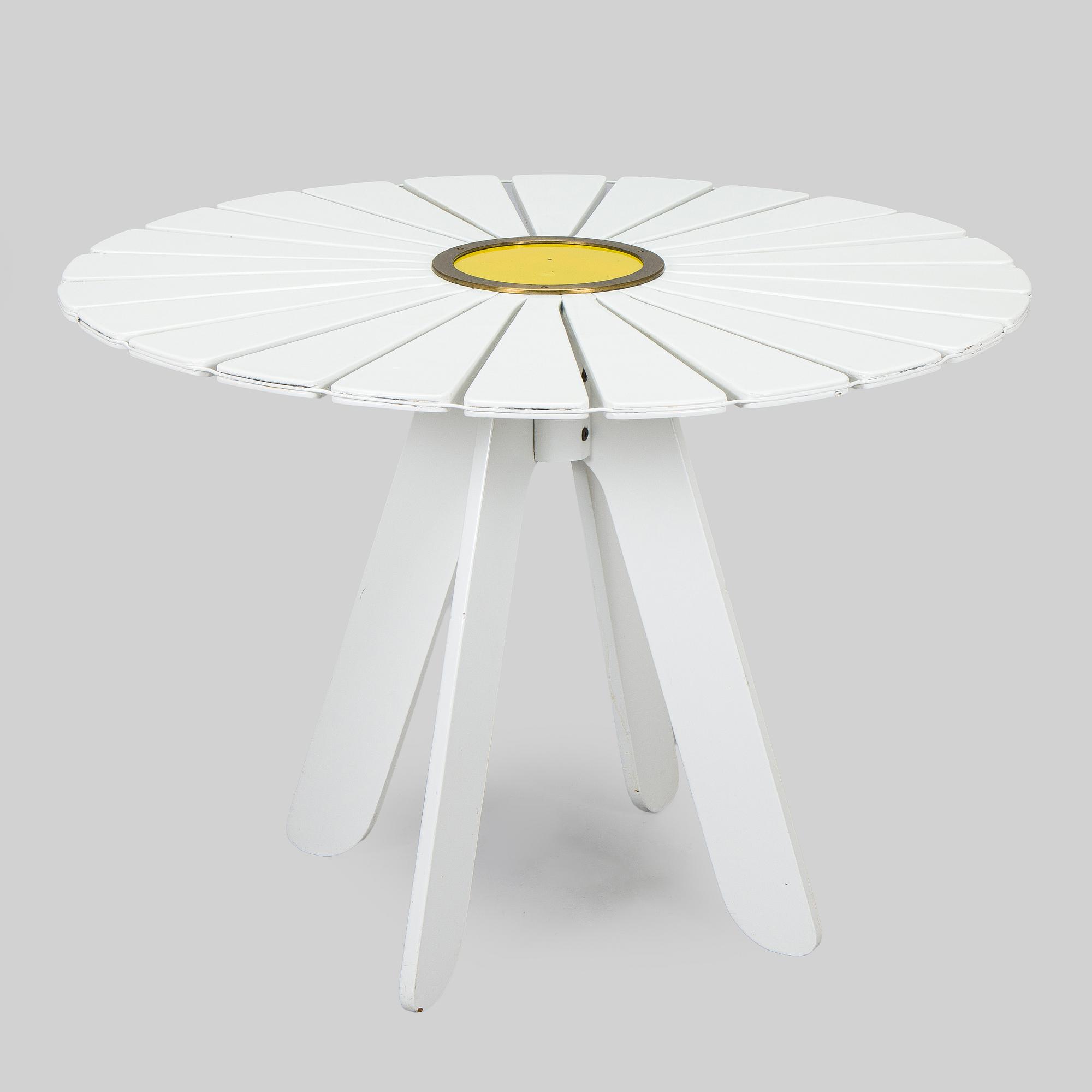 Alvar & Aino Aalto, ”Aurinko”-sarjan pöytä, O.Y. Huonekalu- ja Rakennustyötehdas A.B., 1900-luvun puoliväli, sekä, tuoleja, 4 kpl Artek 2000.