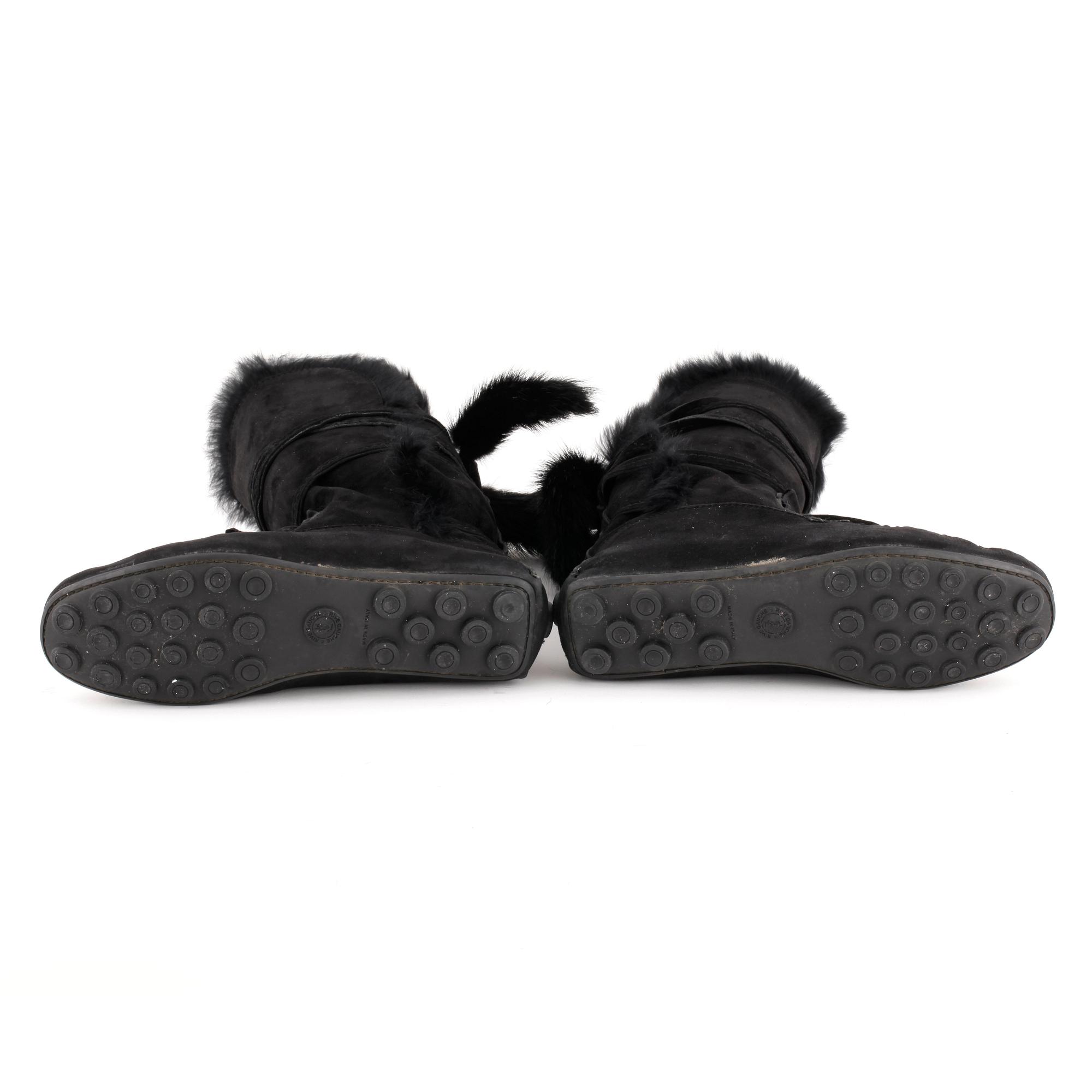 YVES SAINT LAURENT, a pair of black leather and fur moccasin boots, size 39.