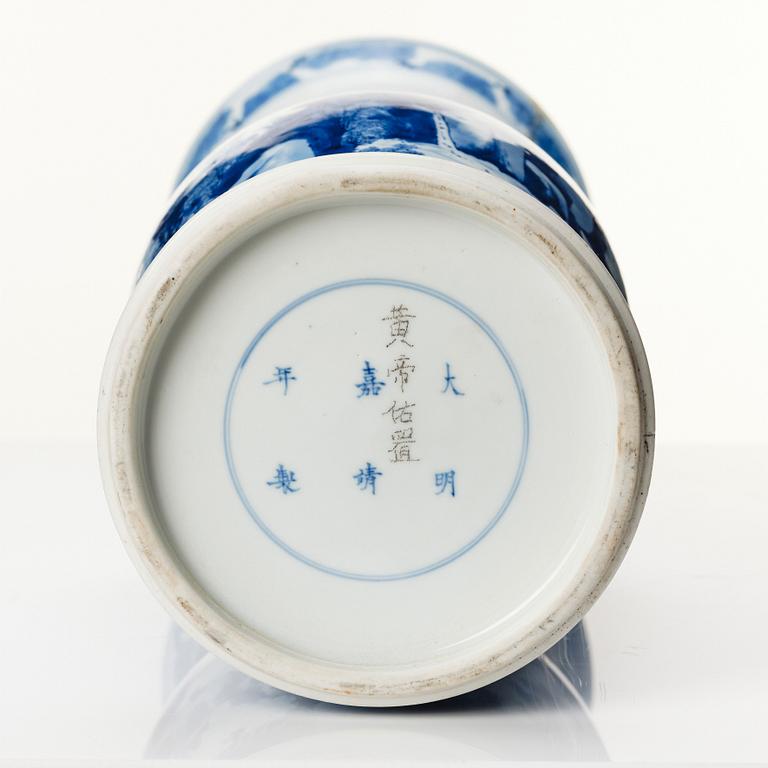 A Chinese blue and white 'Yen-Yen' vase, Qing dynasty, Kangxi (1662-1722).