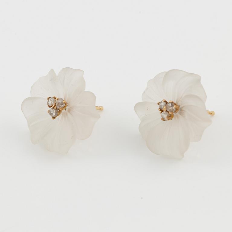 Brooch and earrings, floral, 18K gold with carved rock crystal and rose-cut diamonds.
