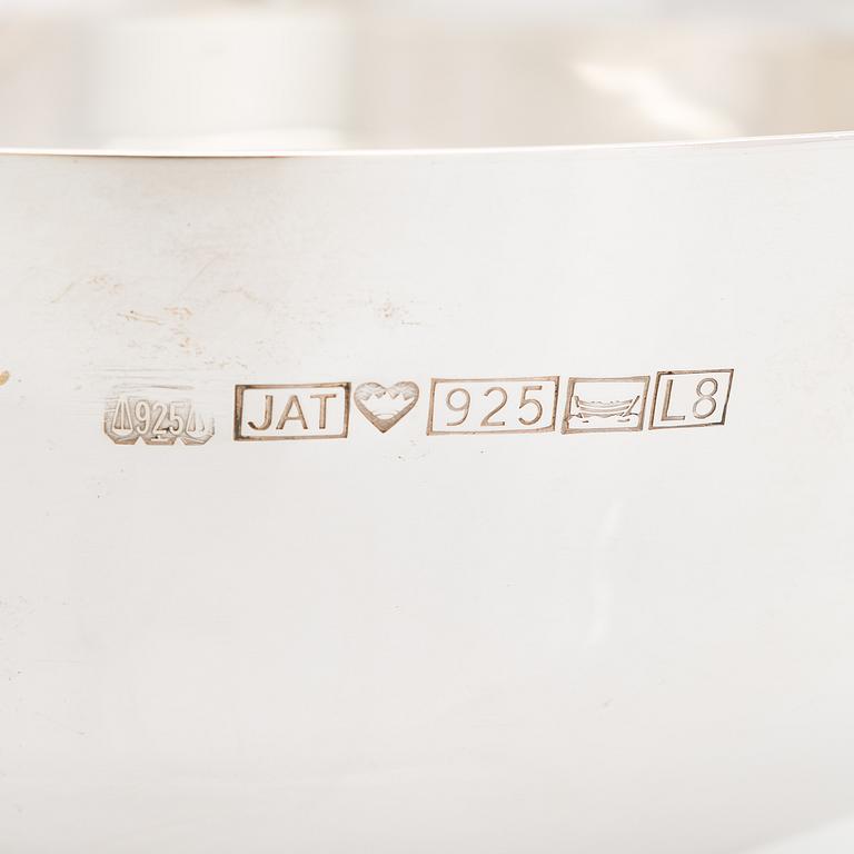 Pekka Piekäinen, two bowls in sterlingsilver och silver, Tarkiainen, Helsinki 1988 and Auran Kultaseppä, Turku 1978.