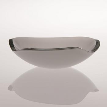 A GLASS BOWL "Munankuori", signed Gunnel Nyman Iittala -56.