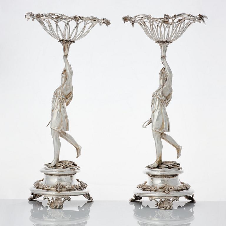 A matched pair of Swedish 19th century silver bowls, Gustaf Möllenborg, Stockholm 1832.