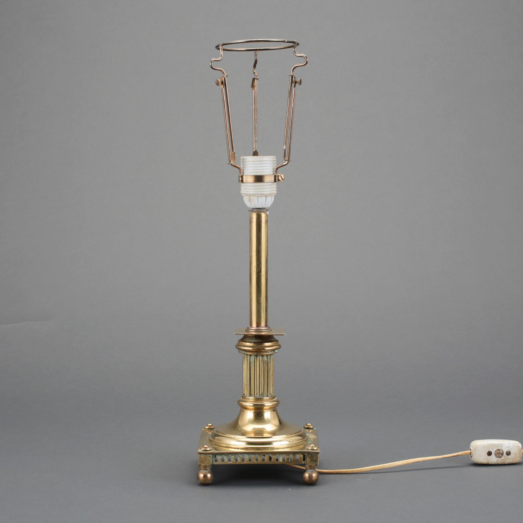 BORDSLAMPA, gustaviansk stil, 1900-talets första kvartal.