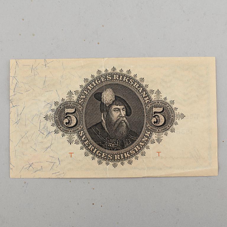 64 5 kronor bills, 1938- 1981.