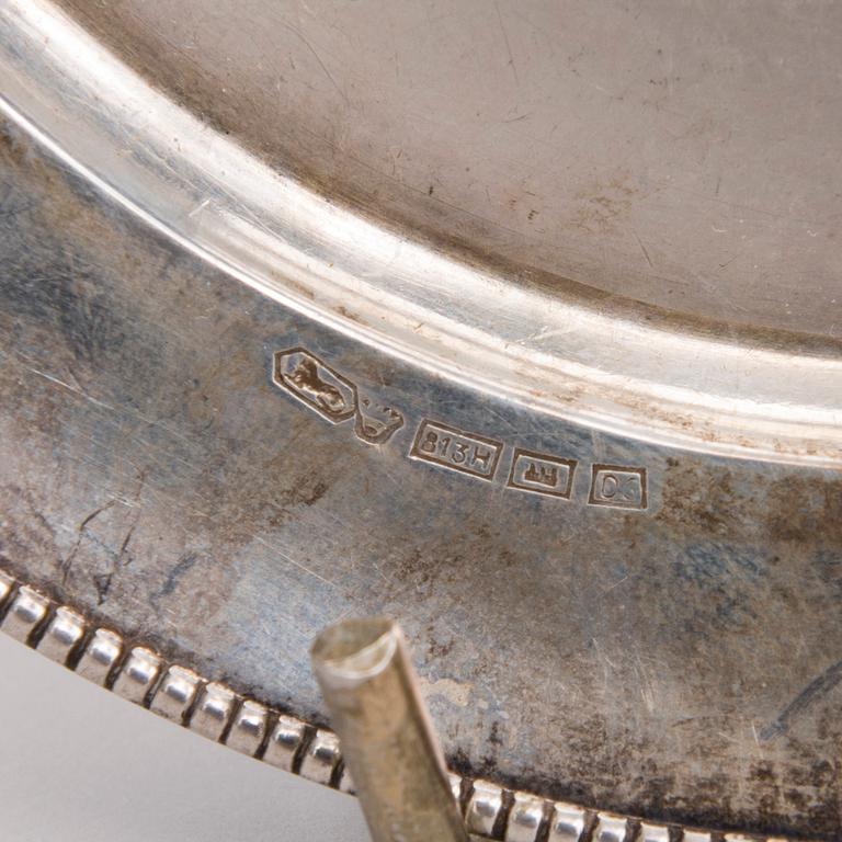 ERÄ LASINALUSTOJA, 9 kpl, hopeaa, suomalaiset ja ruotsalaiset leimat, 1930- ja -50-luku. Kok paino 389,9 g.