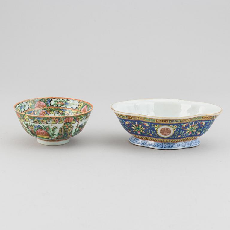 An urn, vase, dish and bowl, porcelain, four parts, China, 19th century to early 20th century.