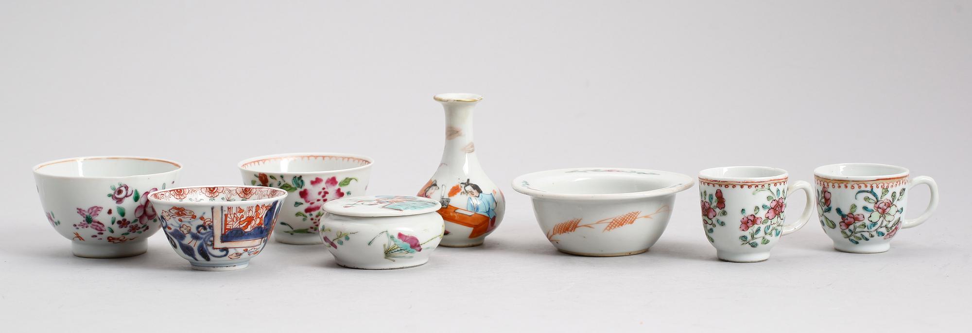 ORIENTALISK KERAMIK, 8 delar, 1700-/1800-tal.