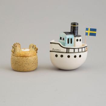 Two second half of the 20th century  stoneware bowls with lid designed by Lisa Larson for K-studion Gustavsberg, Sweden.