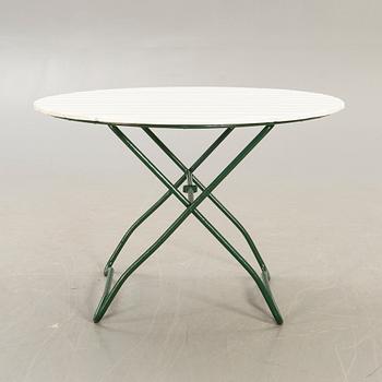 Garden group, 4 chairs, table, mid 1900s.