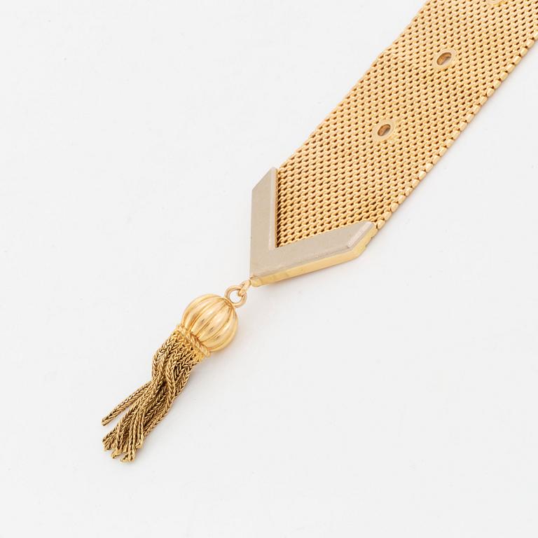 An 18K gold bracelet.