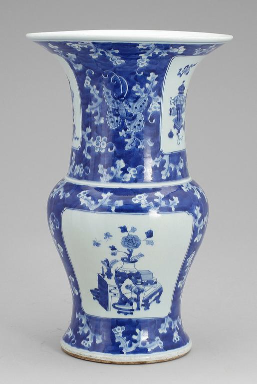 VAS, porslin, Kina, 1900-tal.