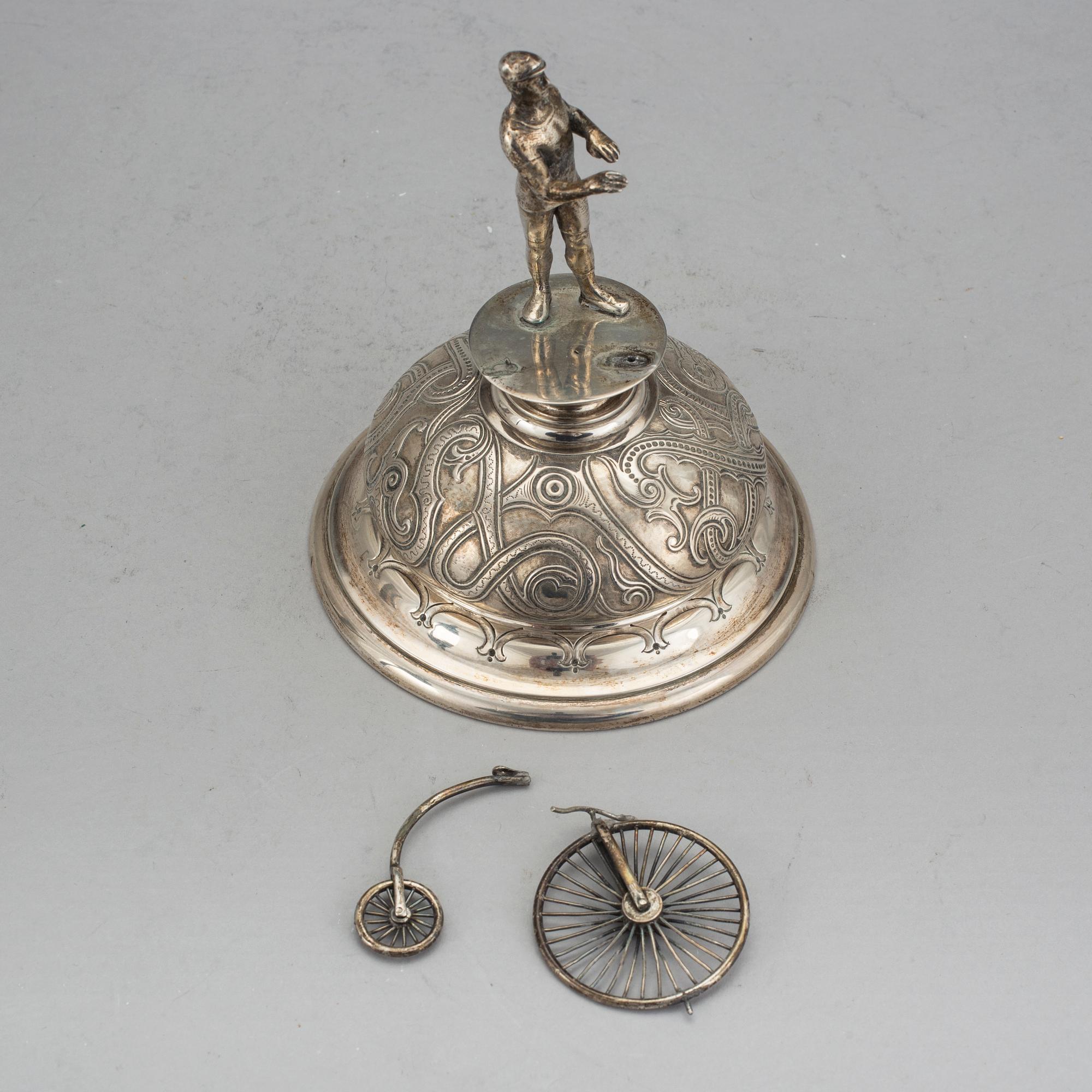 DRYCKESPOKAL, silver, Nils August Malmqvist, Malmö, 1890. Vikt ca 753 gram.