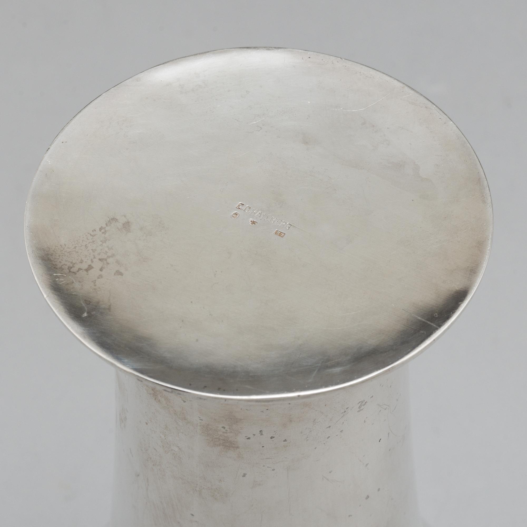 CG HALLBERG, a silver vase, 1910, 456 gram.