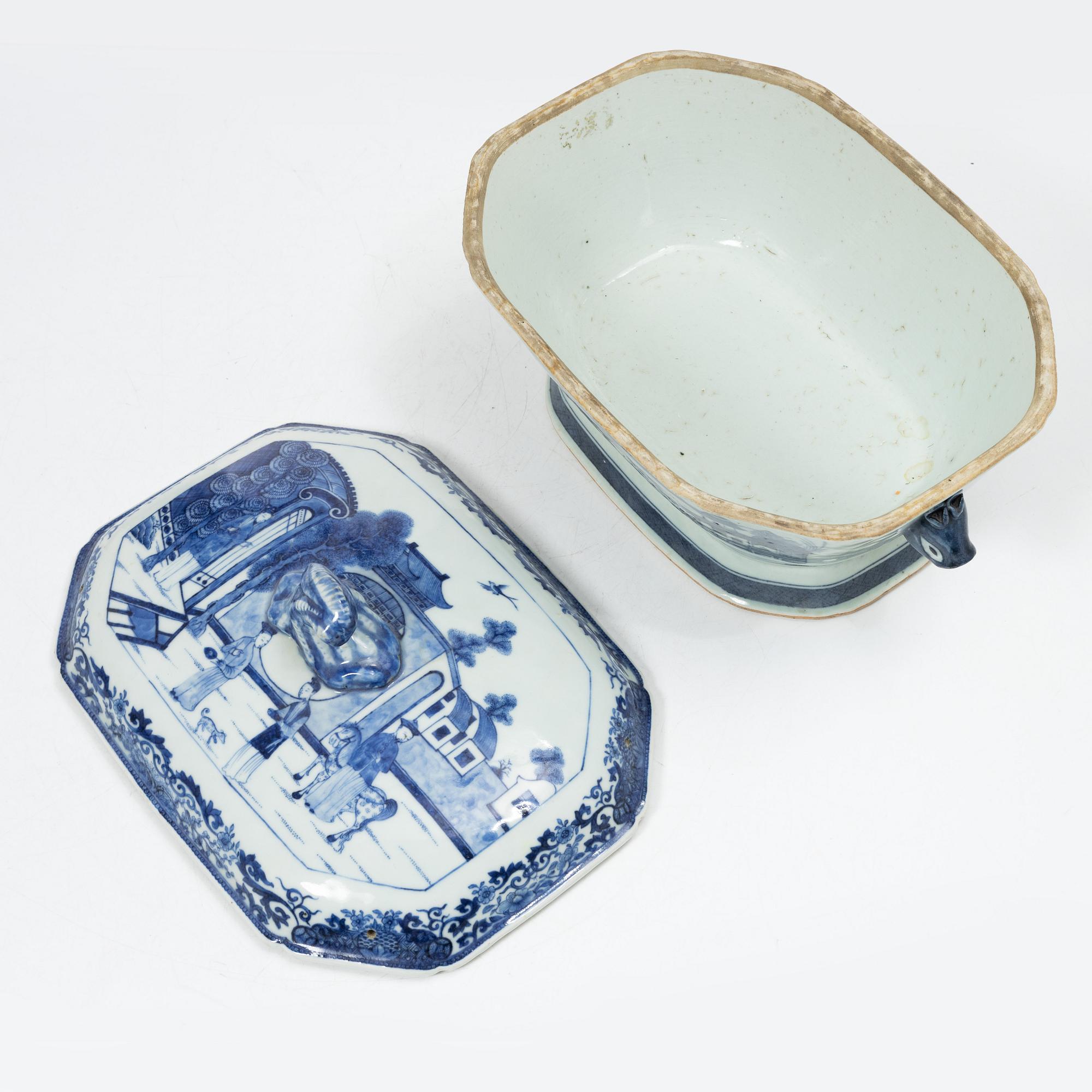 A blue and white tureen with cover and stand, China, Jiaqing (1796-1820).