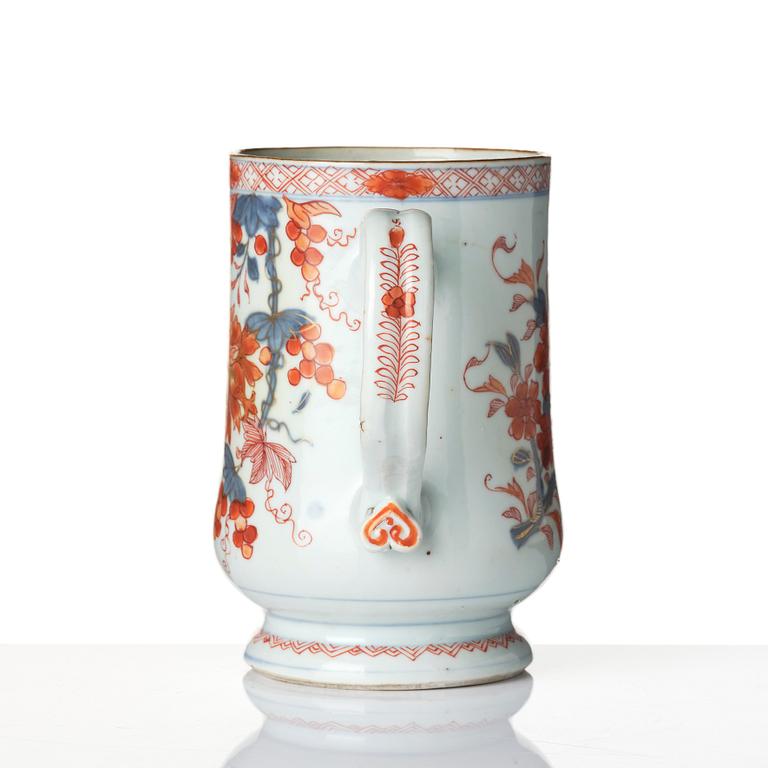 A Chinese imari export porcelain mug, Qing dynasty (1736-95).