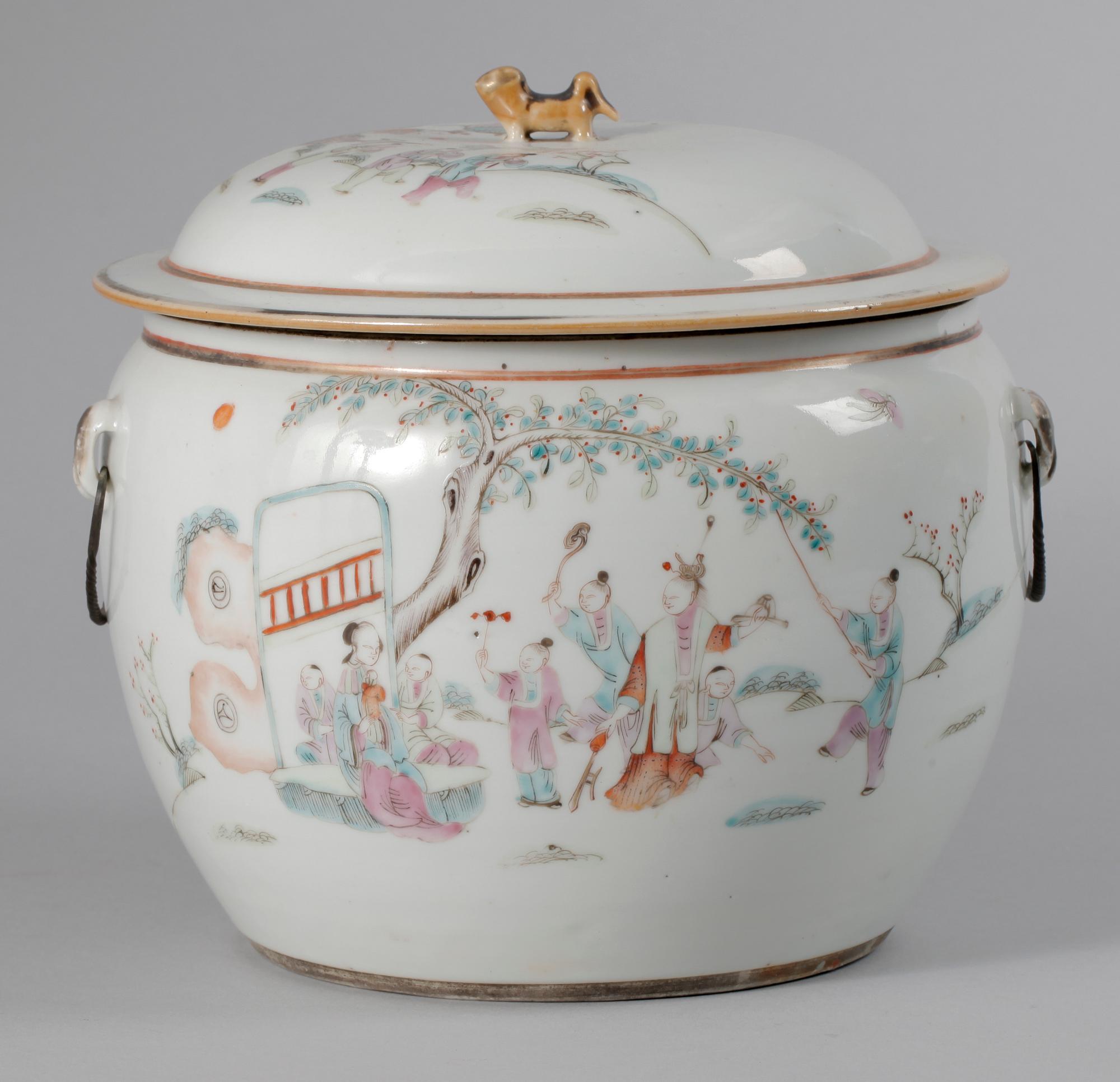 SKÅLAR med LOCK, 2 st, porslin, Kwang Hsu, Kina, 1800-talets andra hälft.