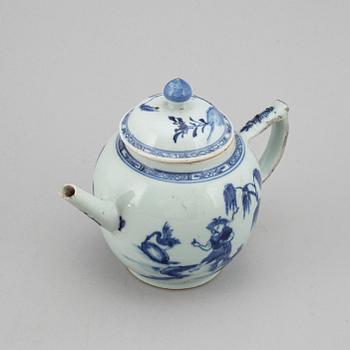 A blue and white figural teapot with cover, Qing dynasty, Qianlong (1736-95).