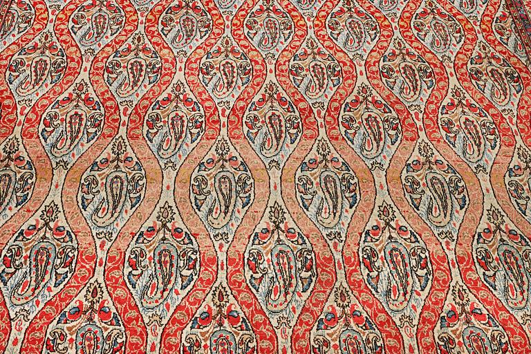 Matta, Senneh, smiantik, ca 343 x 232cm.