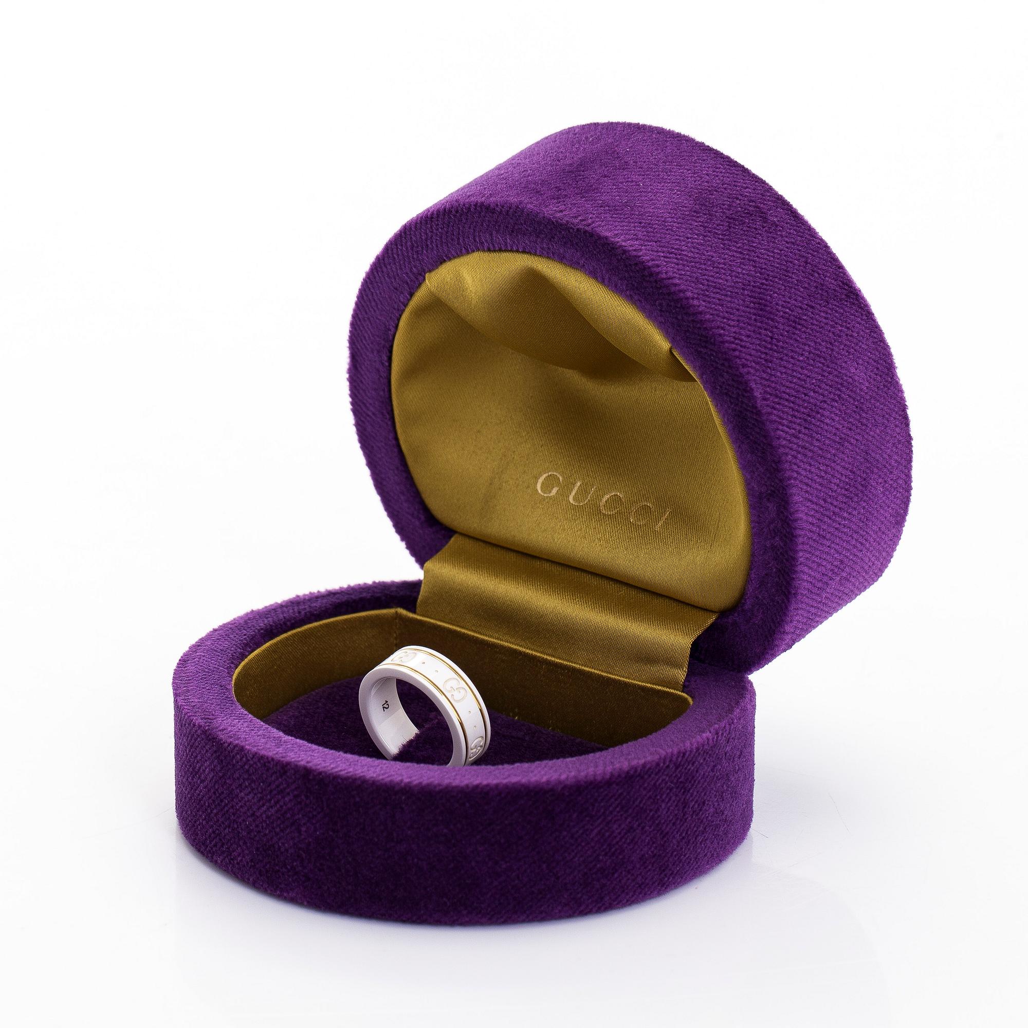 Gucci, sormus, "Icon", valkoista zirkonia ja 18K kultaa.