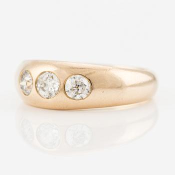 Ring in 14K gold with three old-cut diamonds totalling approximately 0.65 ct.