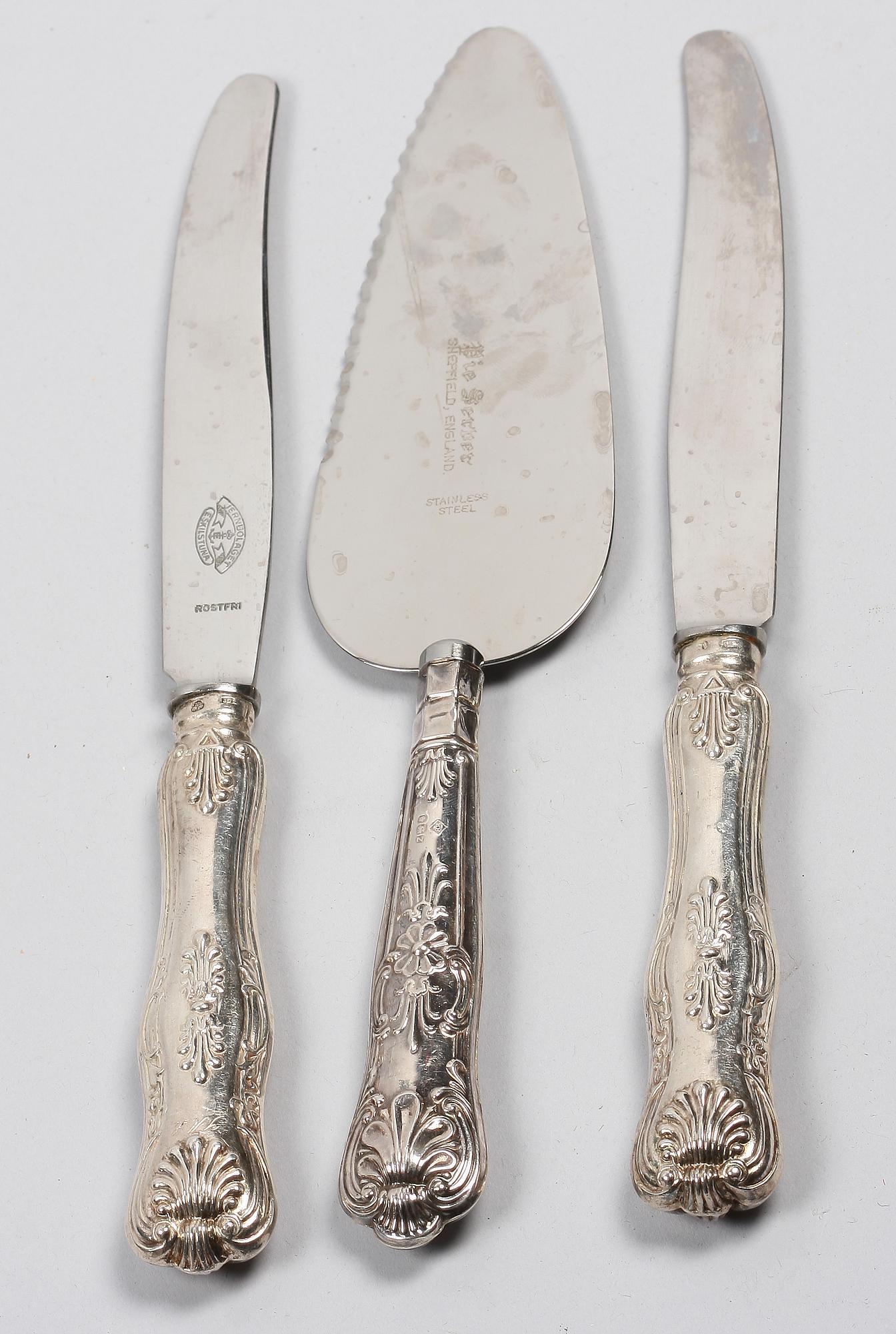 SERVISBESTICK, 16 st, silver, 1800-tal. Modell Engelsk snäck.