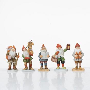 Jenny Nyström, efter, figuriner, 16 st, porslin, för Kalmar Läns museum.