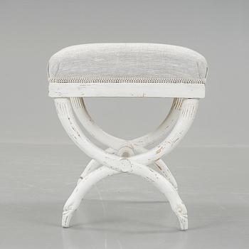 TABURETT, omkring 1800-talets mitt.