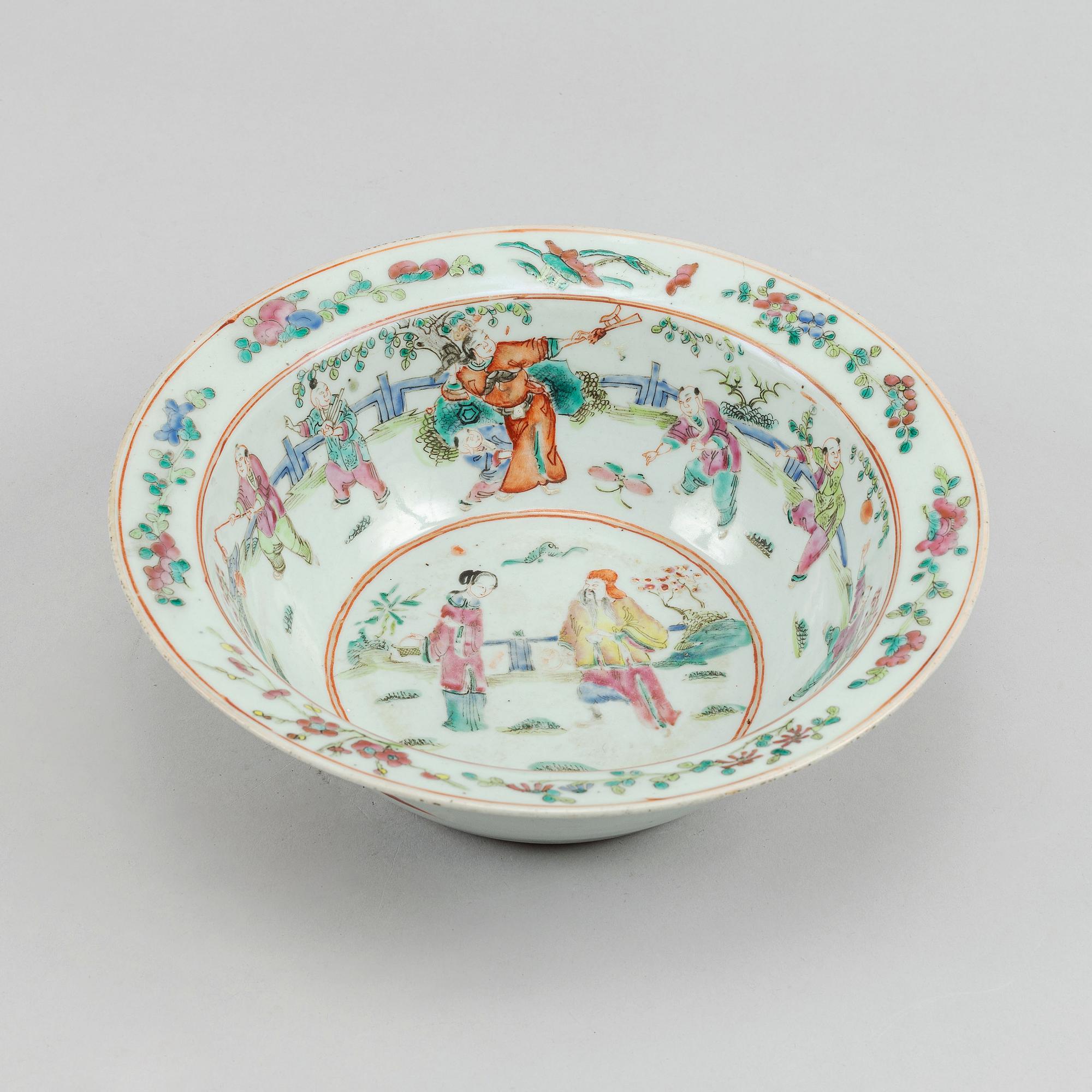 A famille rose basin, Qing dynasty, circa 1900.