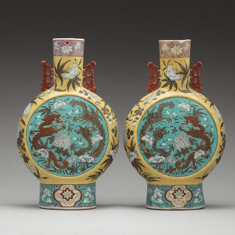 A pair of famille rose vases, Qing dynasty, late 19th Century.