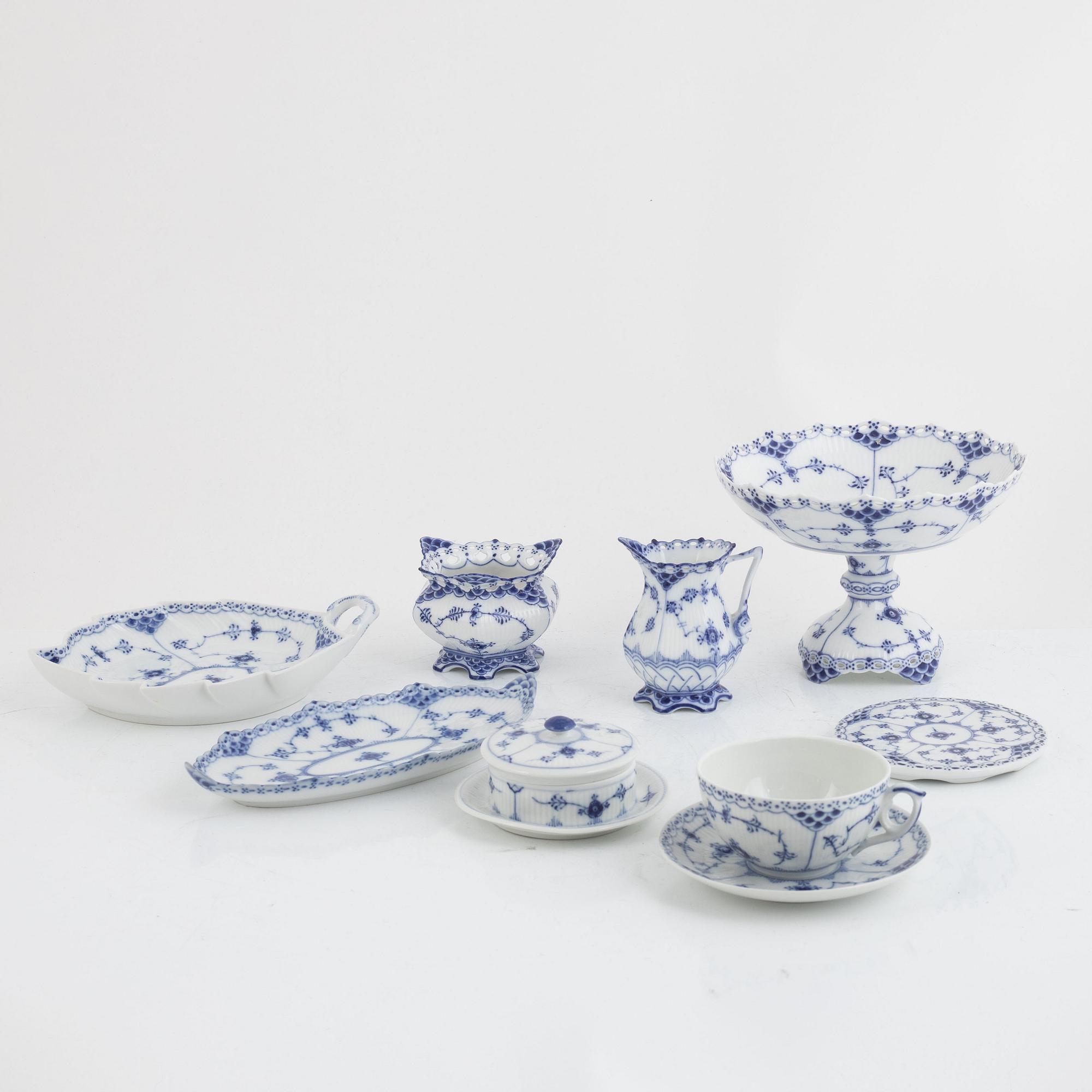 Royal Copenhagen, a 14-piece porcelain tea service, 'Musselmalet', Denmark.