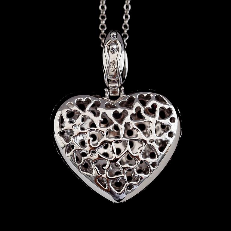 HÄNGE MED KEDJA, 18 k vitguld, briljantslipade diamanter tot ca 0,60 ct , safirer tot ca 0,68 ct och rubiner tot ca 2,31.
