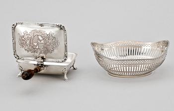 KORG, silver samt KAROTT, pläter, bl a England, 1900-talets mitt. Vikt korg ca 75 gr.