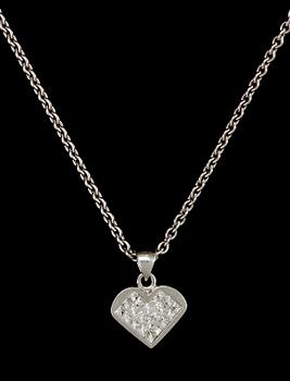 827. PENDANT, princess cut diamonds, tot. app. 0.50 cts, shape of heart.