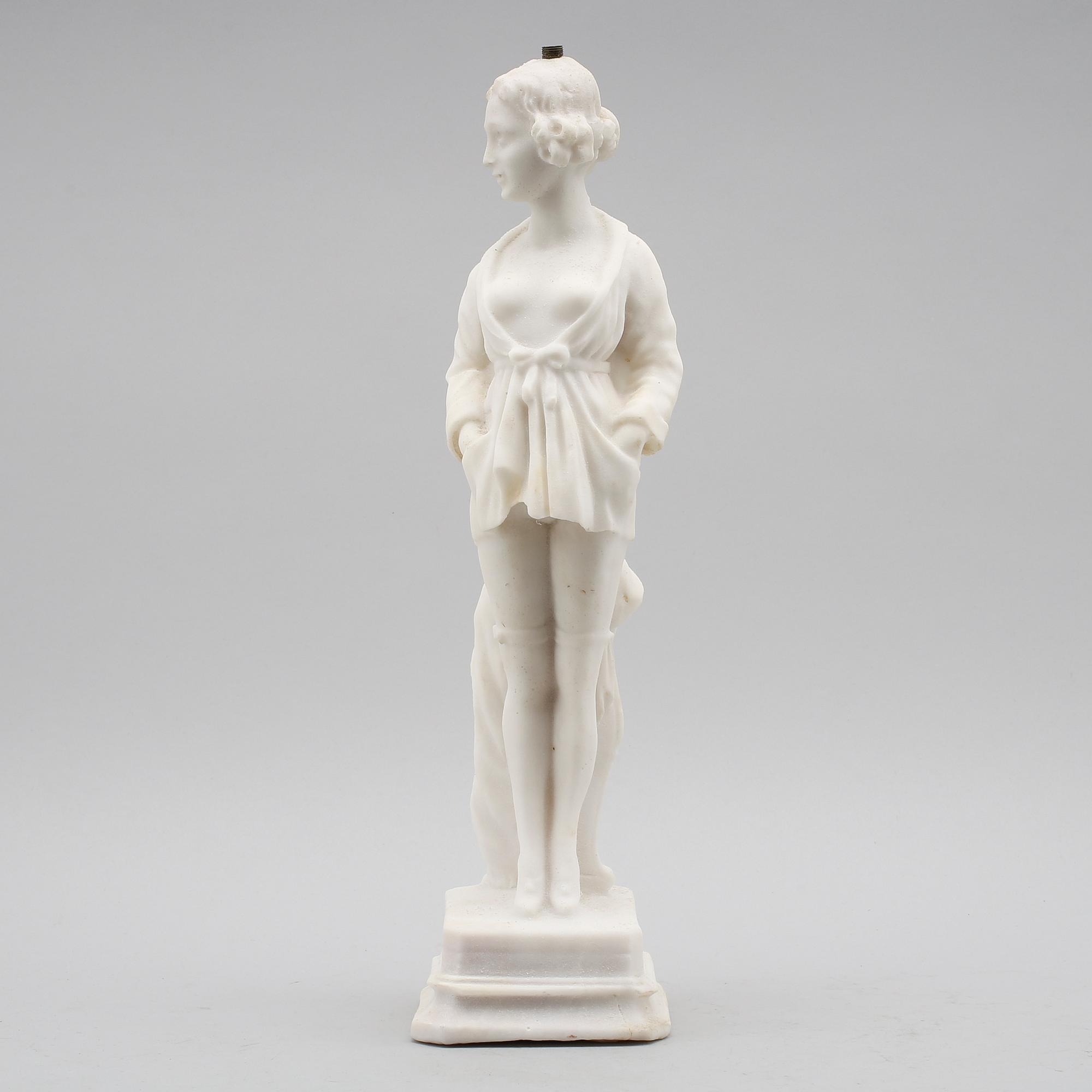 SKULPTUR/BORDSLAMPFOT, sandsten, 1900-talets första hälft.